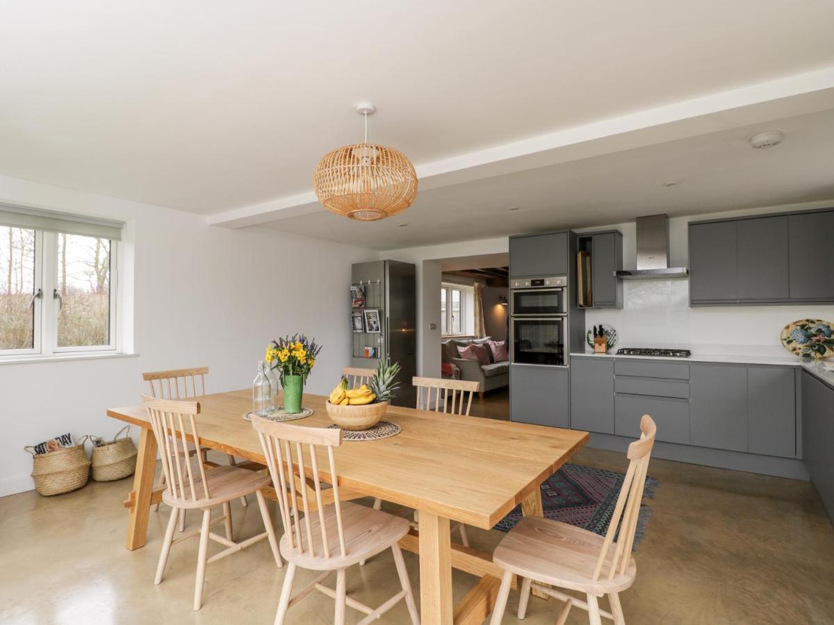 High Cogges Farm Holiday Cottages 威特尼 外观 照片
