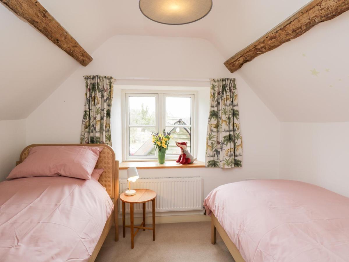 High Cogges Farm Holiday Cottages 威特尼 外观 照片
