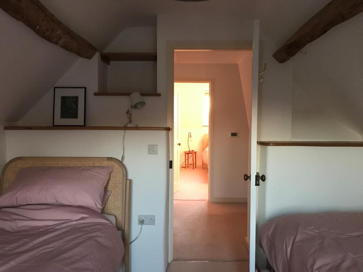High Cogges Farm Holiday Cottages 威特尼 外观 照片