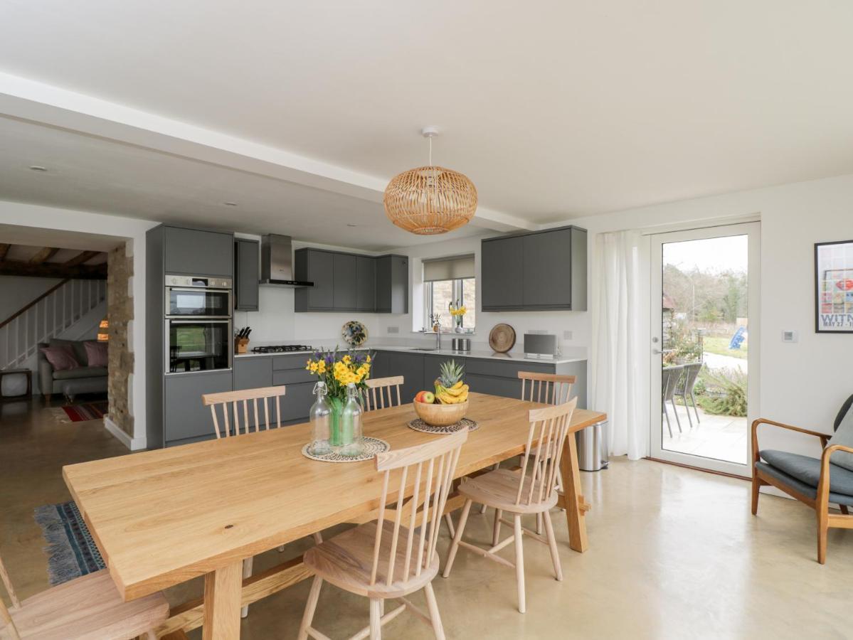 High Cogges Farm Holiday Cottages 威特尼 外观 照片